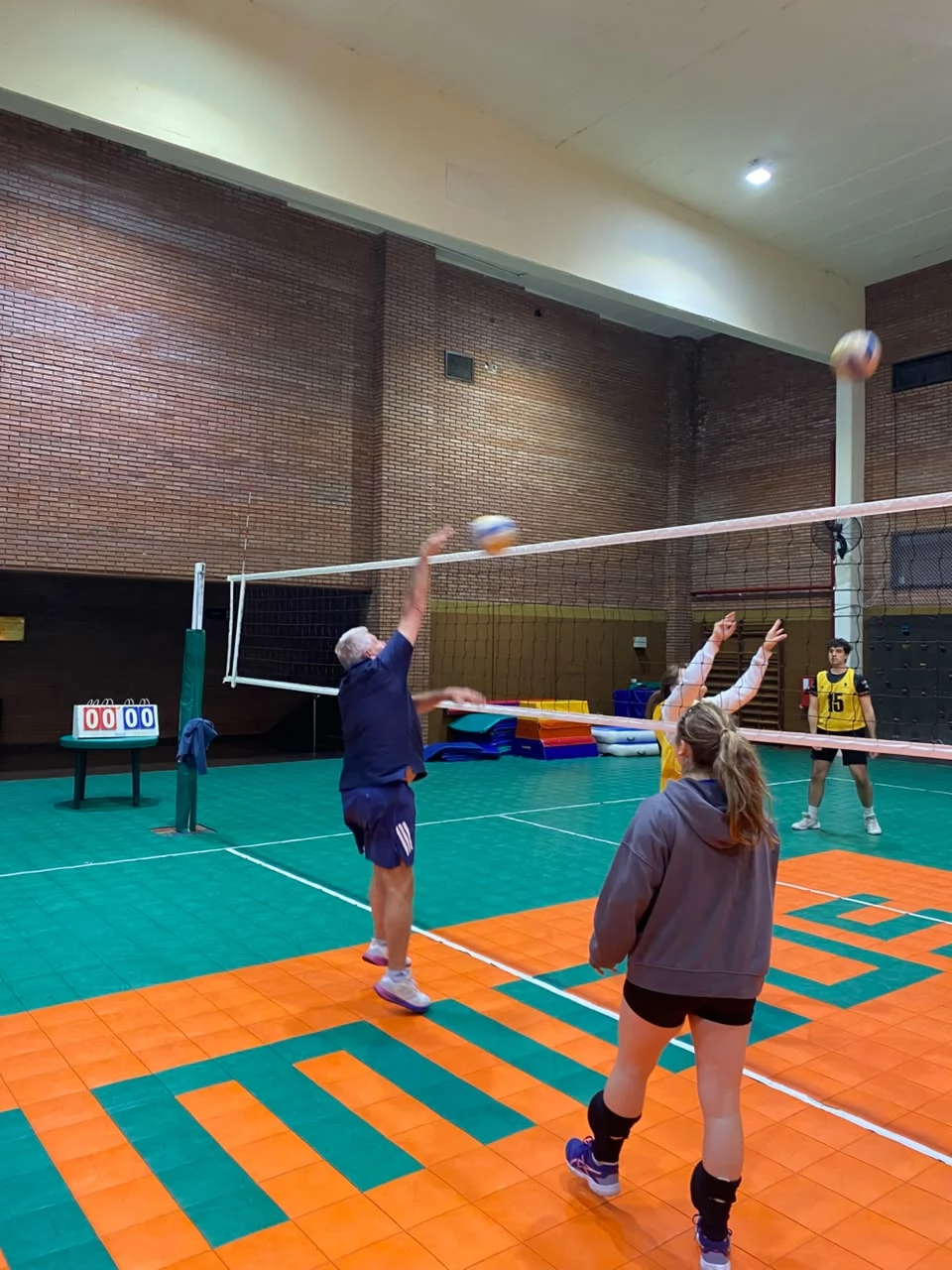 Voley